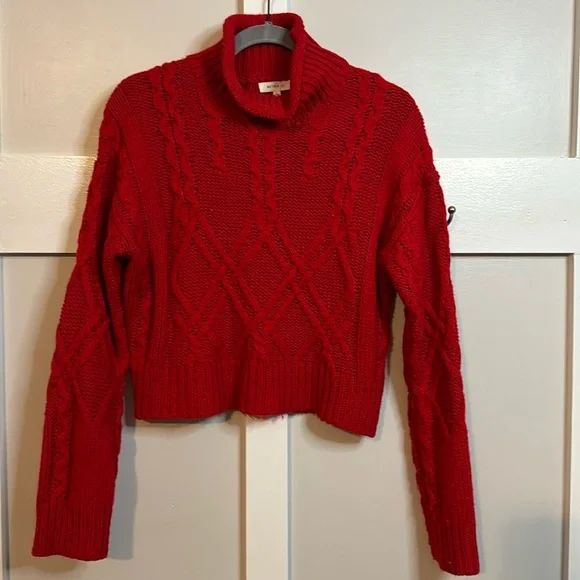 Red turtleneck crop sweater - Picture 2 of 4